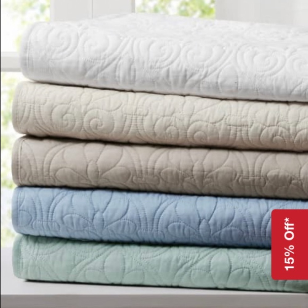 Ivory Coverlet with 2 Shams.  King/Cal King